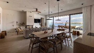 4-Bedroom Villa in Povljana for Up to 10 Guests