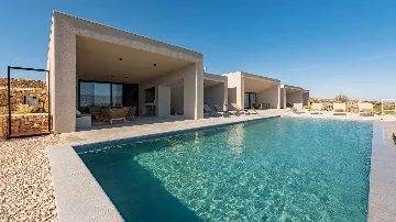 4-Bedroom Villa in Povljana for Up to 8 Guests