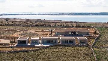 4-Bedroom Villa in Povljana for Up to 8 Guests