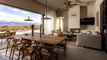 4-Bedroom Villa in Povljana for Up to 8 Guests