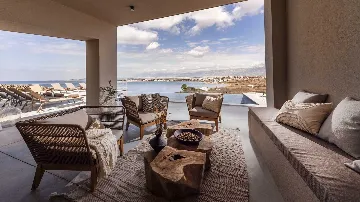 4-Bedroom Villa in Povljana for Up to 8 Guests