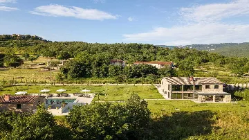 4-Bedroom Villa in Boljun for Up to 8 Guests