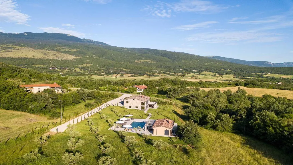 4-Bedroom Villa in Boljun for Up to 8 Guests