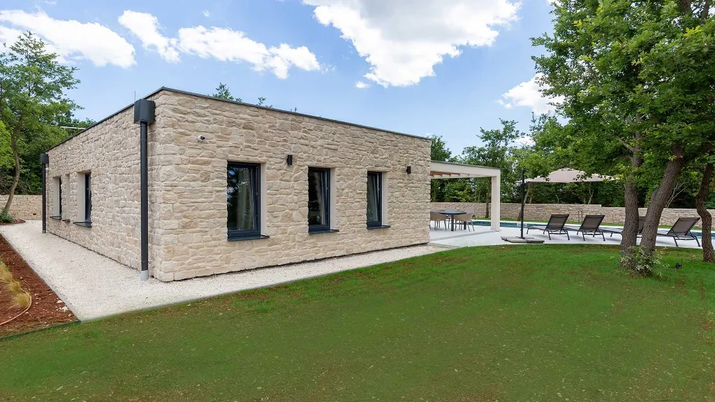 3-Bedroom Villa in Butkovići for Up to 6 Guests