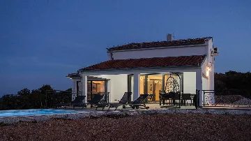Modern Villa in Žman with Private Outdoor Pool