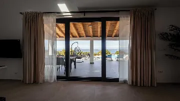 Modern Villa in Žman with Private Outdoor Pool