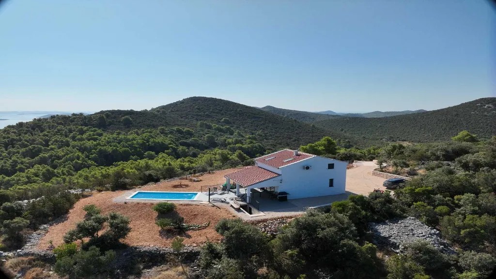 Modern Villa in Žman with Private Outdoor Pool