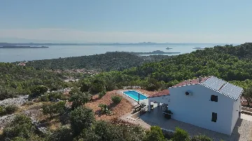 Modern Villa in Žman with Private Outdoor Pool