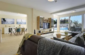 Seven-Bedroom Villa with Pool in Pula