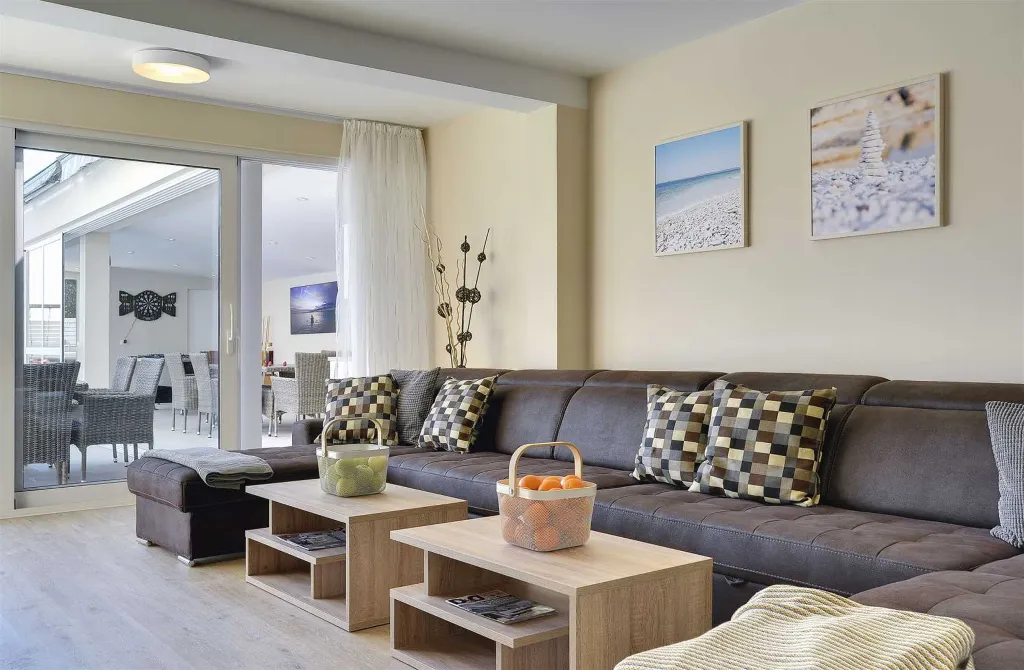 Seven-Bedroom Villa with Pool in Pula