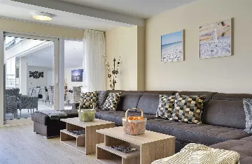 Seven-Bedroom Villa with Pool in Pula