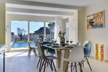 Seven-Bedroom Villa with Pool in Pula