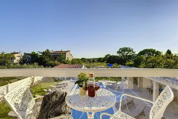 Seven-Bedroom Villa with Pool in Pula