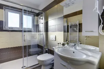 Seven-Bedroom Villa with Pool in Pula