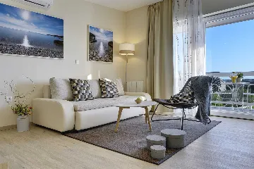 Seven-Bedroom Villa with Pool in Pula