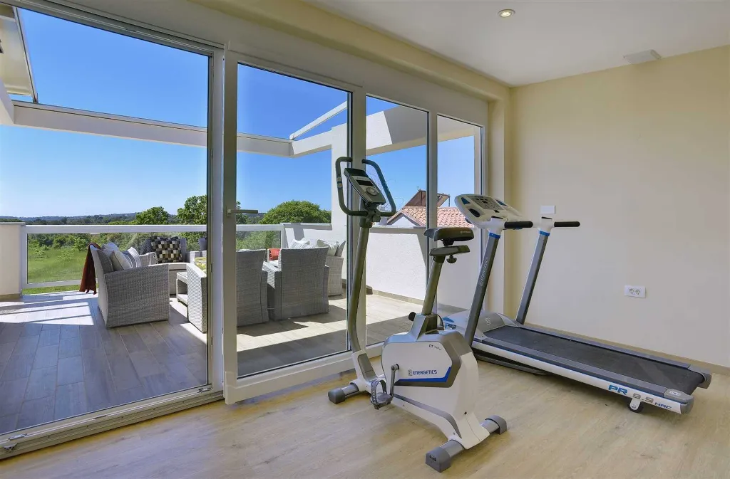 Seven-Bedroom Villa with Pool in Pula