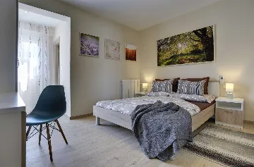 Seven-Bedroom Villa with Pool in Pula