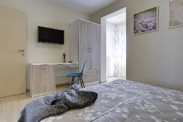 Seven-Bedroom Villa with Pool in Pula