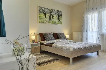 Seven-Bedroom Villa with Pool in Pula