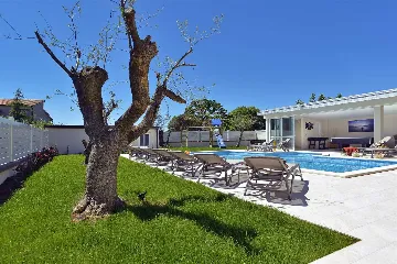 Seven-Bedroom Villa with Pool in Pula