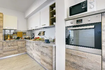 Seven-Bedroom Villa with Pool in Pula