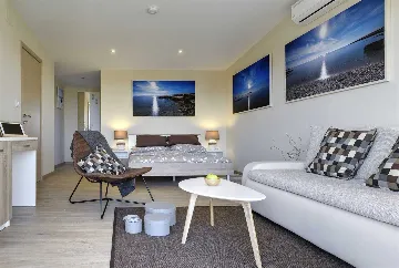 Seven-Bedroom Villa with Pool in Pula