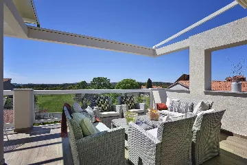 Seven-Bedroom Villa with Pool in Pula