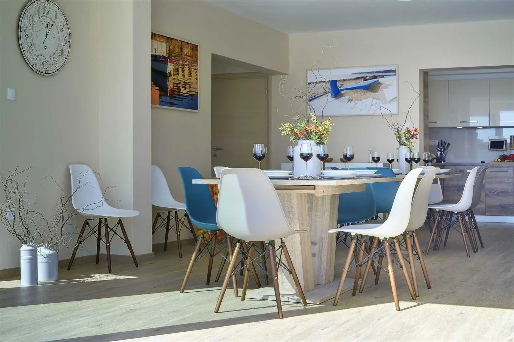 Seven-Bedroom Villa with Pool in Pula