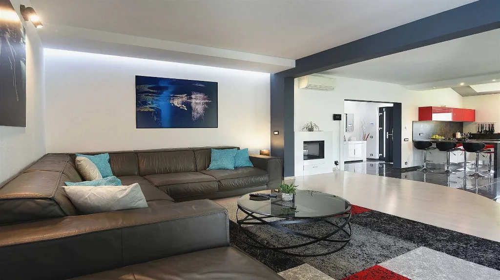 Four-Bedroom Villa with Pool in Vinkuran