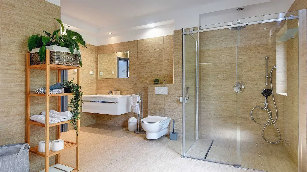 Four-Bedroom Villa with Pool in Vinkuran
