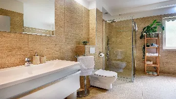 Four-Bedroom Villa with Pool in Vinkuran