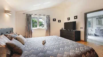 Four-Bedroom Villa with Pool in Vinkuran