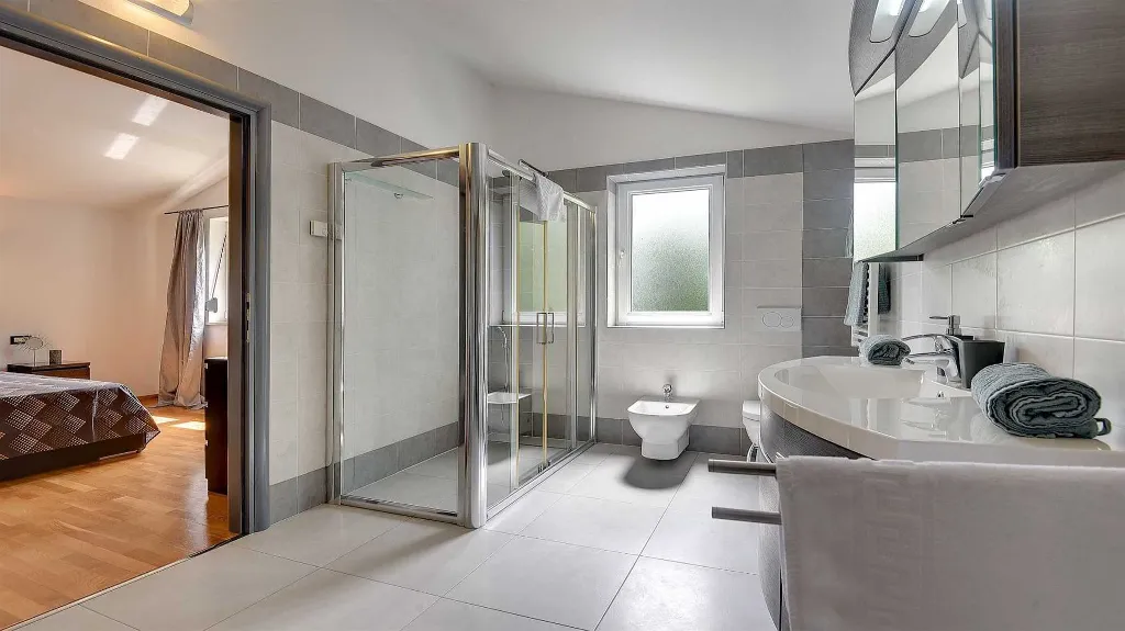 Four-Bedroom Villa with Pool in Vinkuran