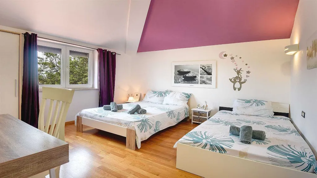 Four-Bedroom Villa with Pool in Vinkuran