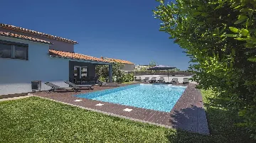 Four-Bedroom Villa with Pool in Vinkuran