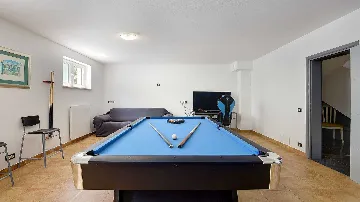 Four-Bedroom Villa with Pool in Vinkuran