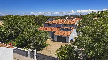 Four-Bedroom Villa with Pool in Vinkuran