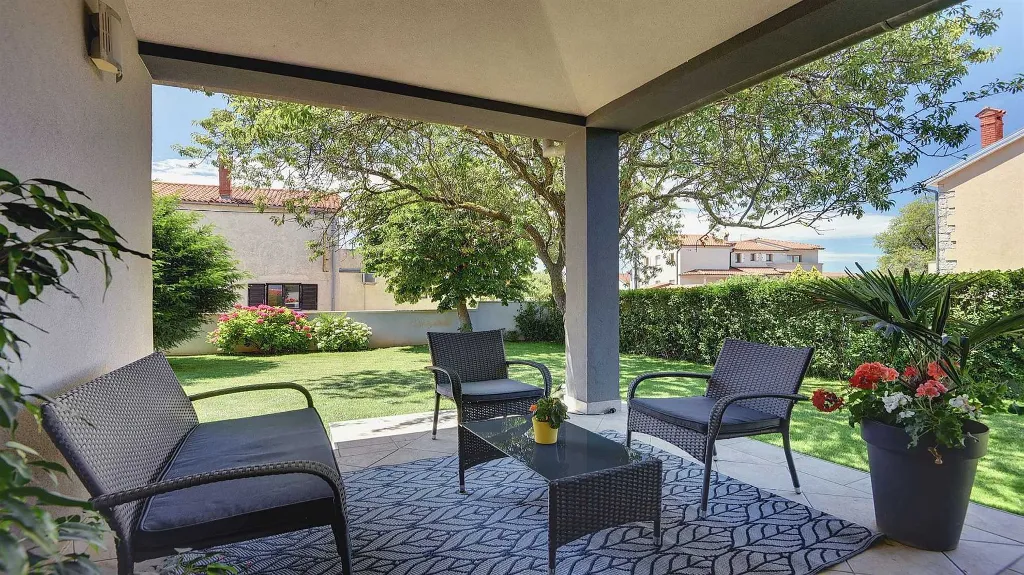 Four-Bedroom Villa with Pool in Vinkuran