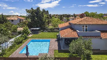 Four-Bedroom Villa with Pool in Vinkuran