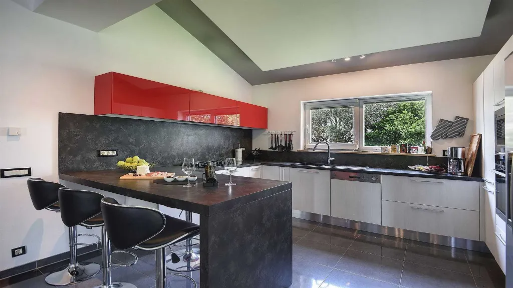 Four-Bedroom Villa with Pool in Vinkuran