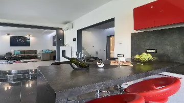 Four-Bedroom Villa with Pool in Vinkuran