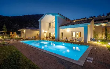 Veprinac Villa for 8 Guests with Sauna and Jacuzzi