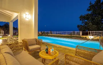 Veprinac Villa for 8 Guests with Sauna and Jacuzzi