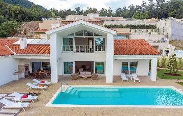 Veprinac Villa for 8 Guests with Sauna and Jacuzzi