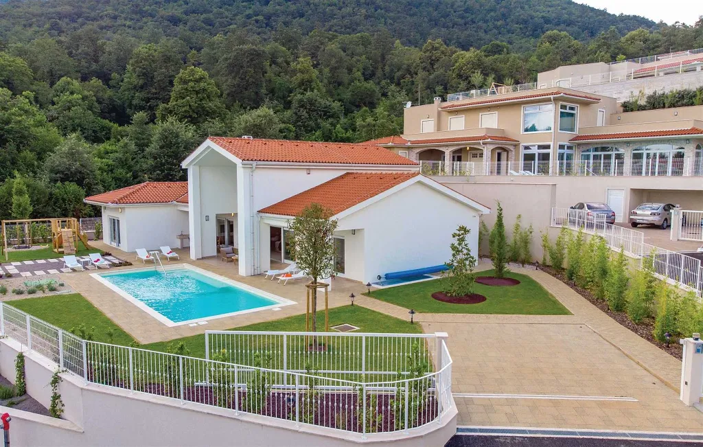 Veprinac Villa for 8 Guests with Sauna and Jacuzzi