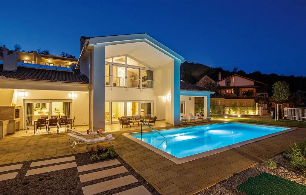 Veprinac Villa for 8 Guests with Sauna and Jacuzzi