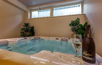 Veprinac Villa for 8 Guests with Sauna and Jacuzzi