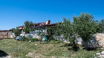 Villa with Outdoor Pool and Jacuzzi in Vodnjan