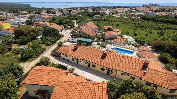 Villa with Outdoor Pool and Jacuzzi in Vodnjan