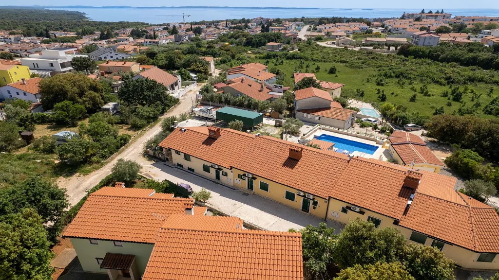 Villa with Outdoor Pool and Jacuzzi in Vodnjan